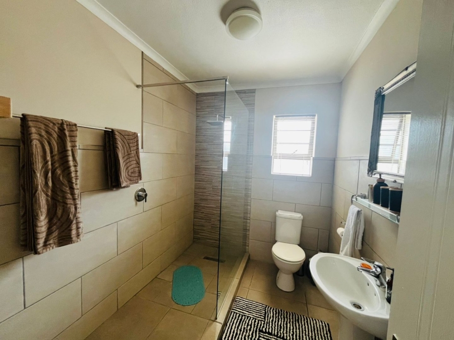To Let 2 Bedroom Property for Rent in Hartenbos Central Western Cape